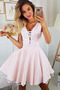 Robe de cocktail Col en V Couvert de Dentelle A-ligne Sans Manches - Page 1