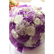Bricolage mariée détient des fleurs rubans de thème de mariage rose perles rubans mains tenir des fleurs