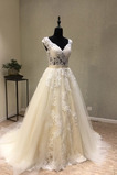 Robe de mariée Dentelle a ligne Triangle Inversé Printemps Milieu