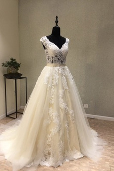 Robe de mariée Dentelle a ligne Triangle Inversé Printemps Milieu