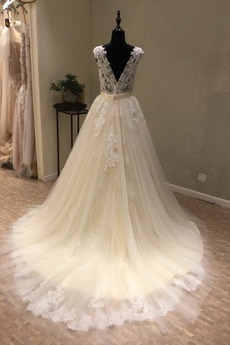 Robe de mariée Dentelle a ligne Triangle Inversé Printemps Milieu