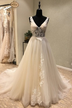 Robe de mariée Tulle a ligne Mince Traîne Longue Appliquer Col en V