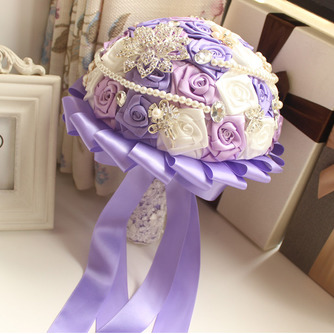 Perçage de l'eau perle Creative Rose Purple thème mariage mariée tenant fleur - Page 1