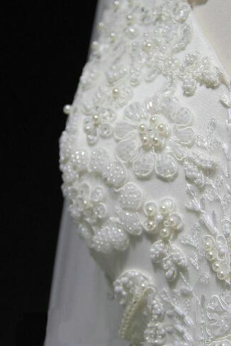 Robe de mariée a ligne Perler Sans Manches Cérémonial Traîne chapelle - Page 4