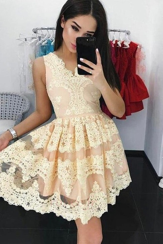 Robe de cocktail Fermeture à glissière Festin Couvert de Dentelle - Page 2