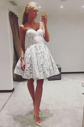 Robe de cocktail Manquant Fermeture à glissière Dentelle Col en Cœur - Page 1