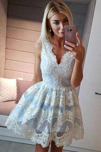 Robe de cocktail Fermeture à glissière Festin Couvert de Dentelle - Page 1