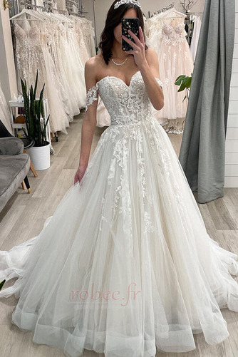 Robe de mariée Décalcomanie Salle aligne Printemps Couvert de Dentelle - Page 1