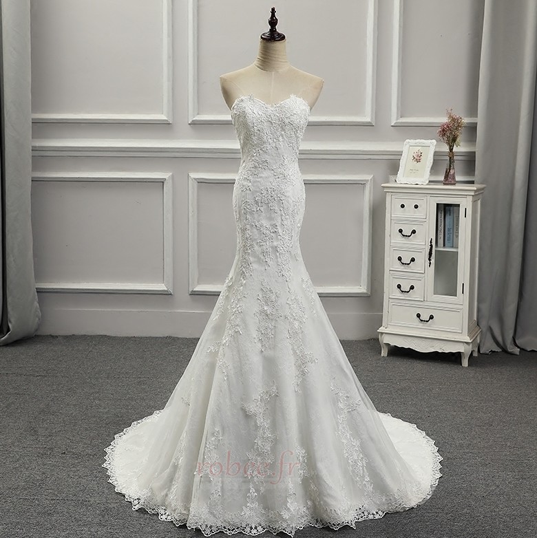 Robe de mari e Pr s du corps La age Dramatique Salle Tra ne Longue